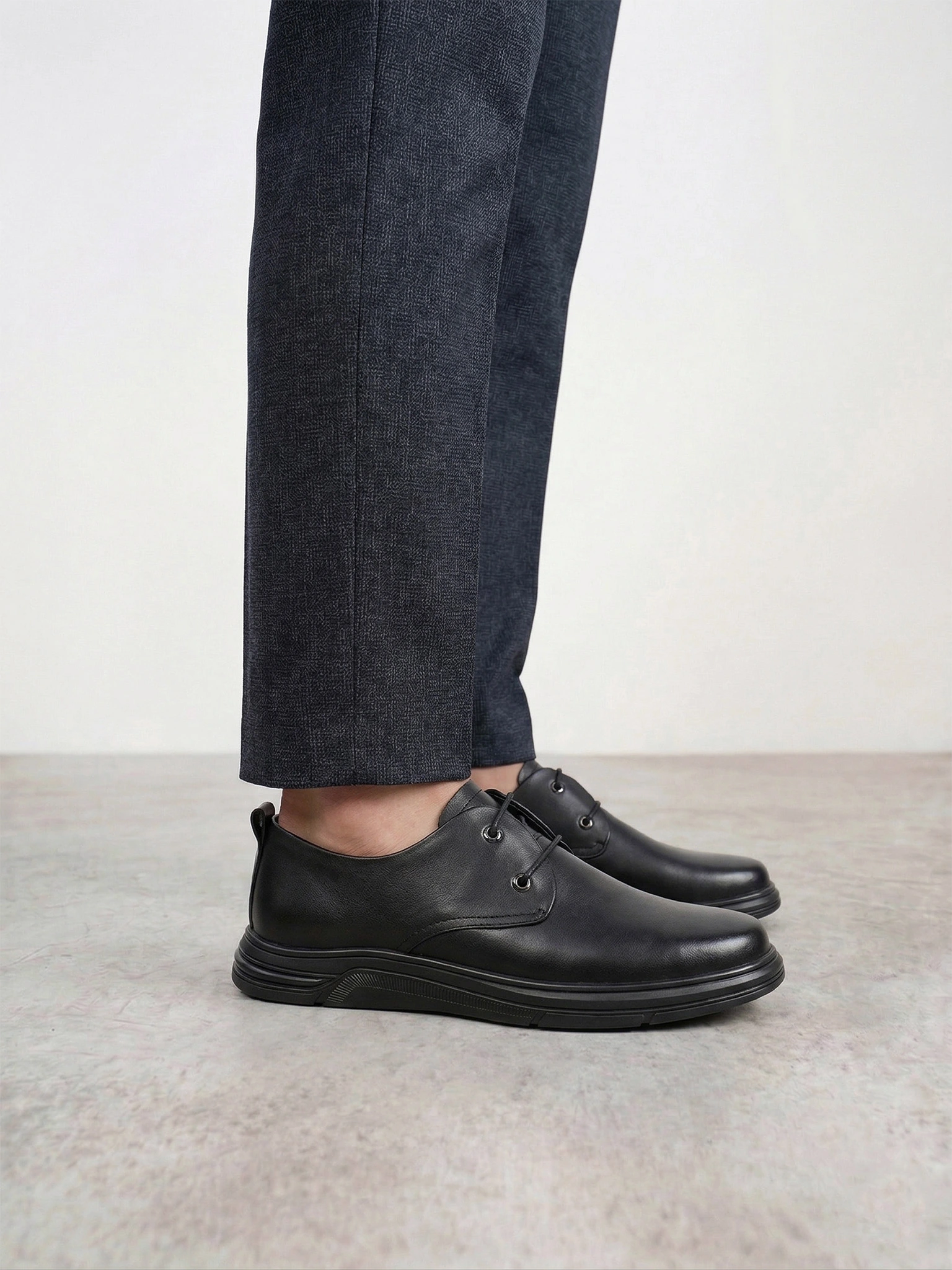 Туфли черного цвета со шнуровкой